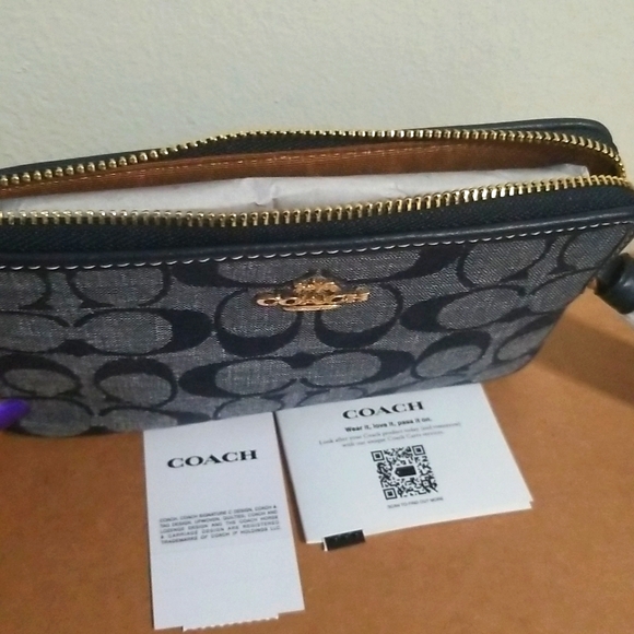 Corner Zip Wristlet In Signature Chambray - Picture 3 of 5